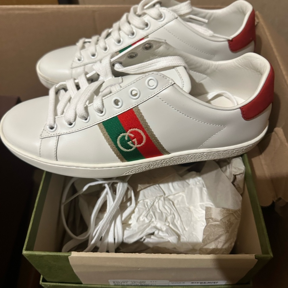 Gucci White Leather Sneakers with Red and Green Web Stripe